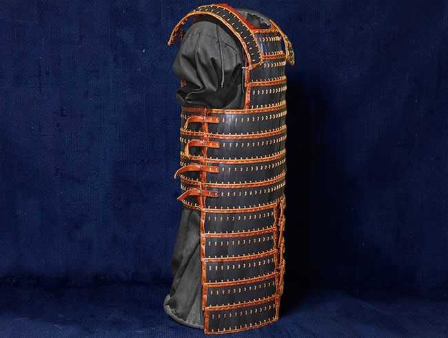 Armour from Krefeld-Gellup (long with short shoulders). Germanic